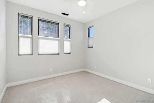 Building Photo - 2948 Copley Ave