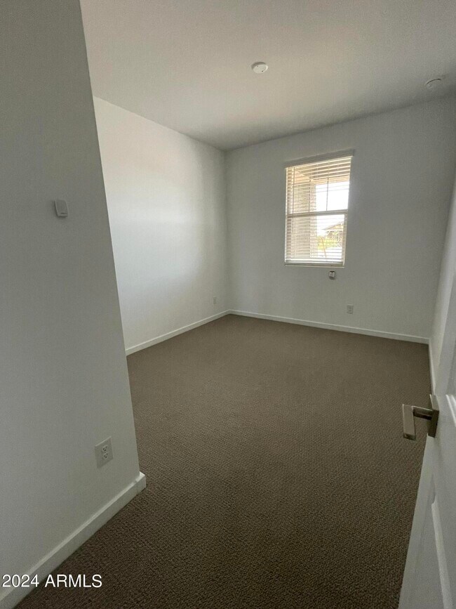 Building Photo - 4711 S 110th Ave