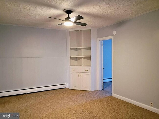 Building Photo - 19 W Locust St