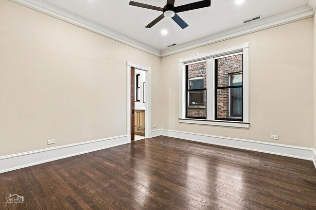 Building Photo - 5829 N Kenmore Ave
