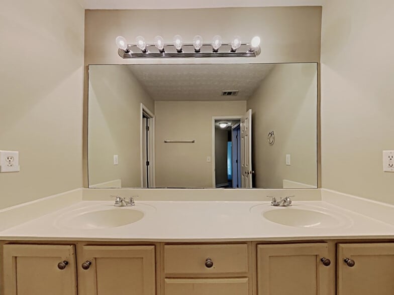 Building Photo - 1217 Everwood Dr SW