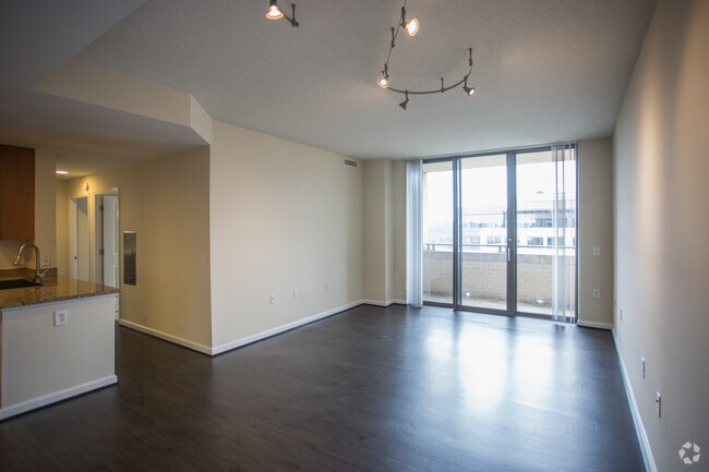 Interior Photo - Camden Potomac Yard