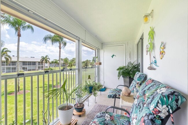 Building Photo - 18081 SE Country Club Dr