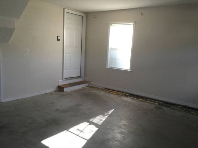 Building Photo - Centrally Located Home in New Bern-3 Bedroom With FROG