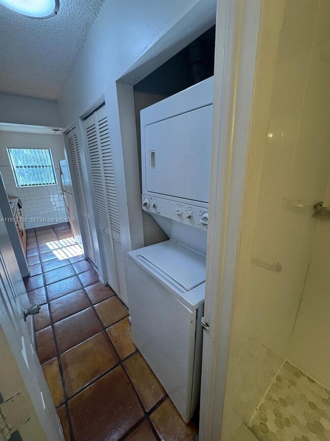 Building Photo - 6031 Shaker Wood Cir