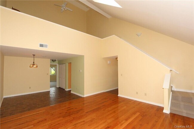 Building Photo - 218 Stoneway Ln