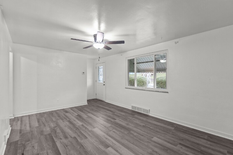 Primary Photo - 851 Florence Ave