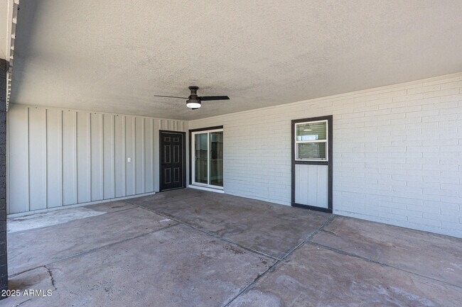 Building Photo - 8620 E Holly St