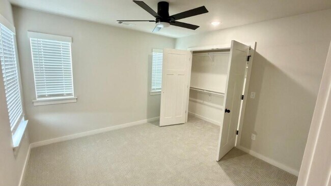 Building Photo - 512 Cosmos St