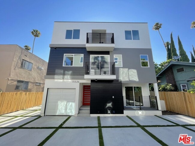 Building Photo - 1554 Winona Blvd
