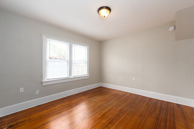 Building Photo - 530 26th St S