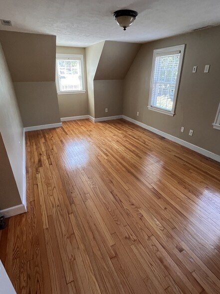 Master bedroom - 22 Douglas Rd