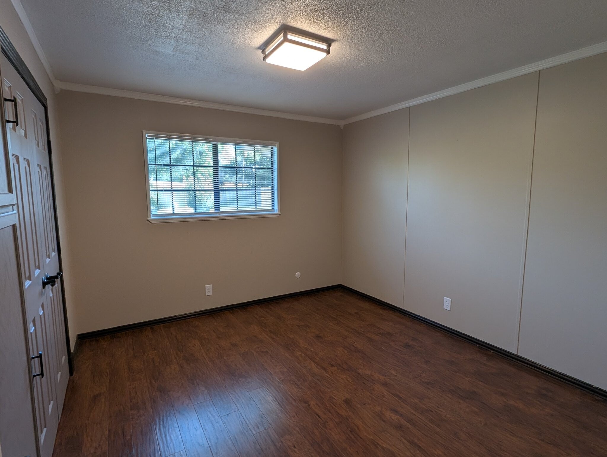 Building Photo - 2631 Sunset Dr