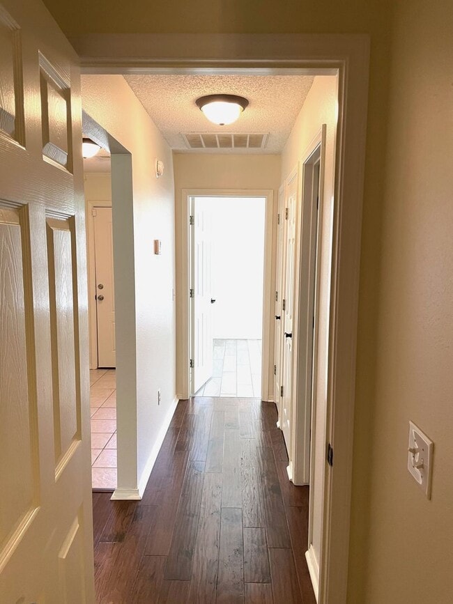 Building Photo - 3 Bedroom/2 Bathroom In Bentonville!!!