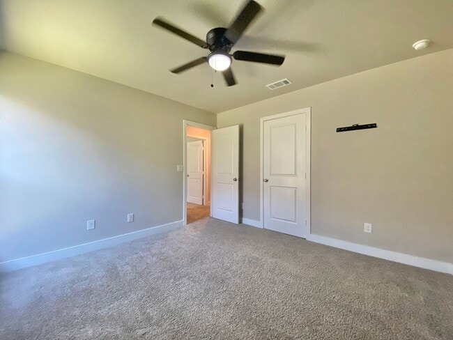 Building Photo - Newer 3 bed 2 bath near Frenship Upland He...