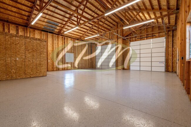 Building Photo - Spacious 3-Bedroom Home on 4.5 Acres – Pos...