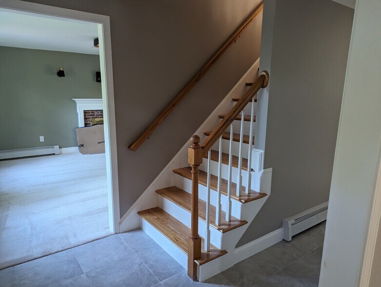 Building Photo - 202 Dale St