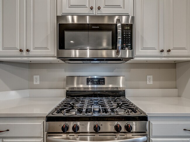Building Photo - 4505 Black Mesa Ln