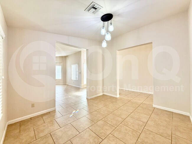 Building Photo - 2718 E Bighorn Ave