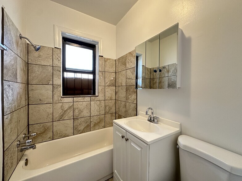 Building Photo - 1323 W Estes Ave
