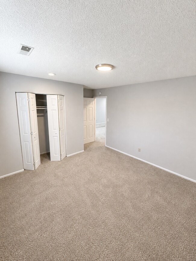 Building Photo - 500 Sky Vue Dr