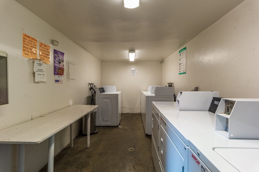 Building Photo - 8800 Cedros Ave