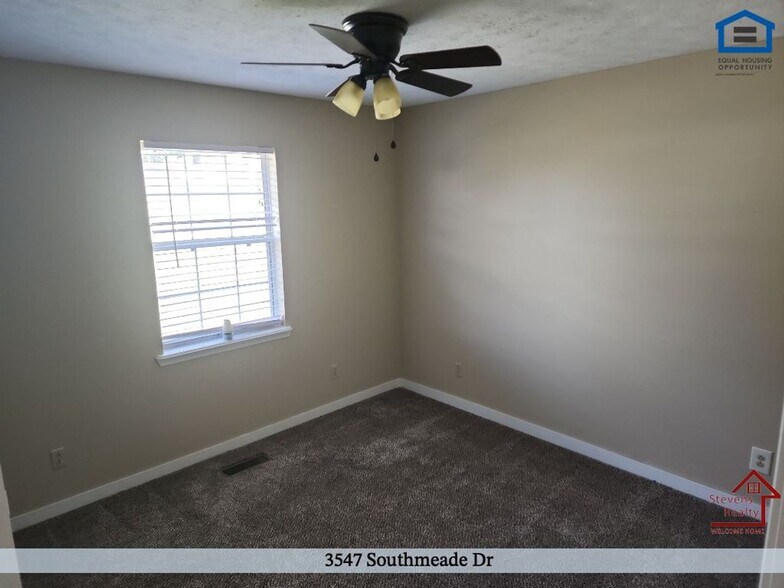 Building Photo - 3547 Southmeade Dr