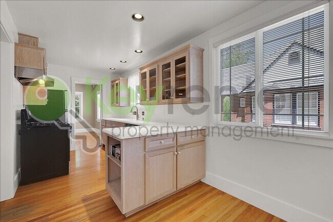 Building Photo - 2933 27th St