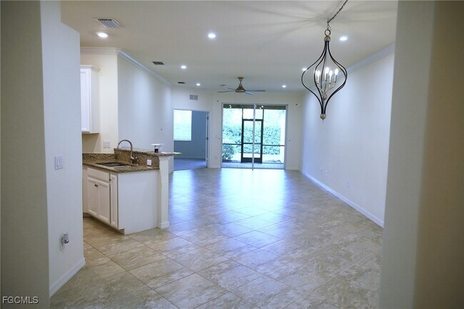 Building Photo - 1980 Wellington St