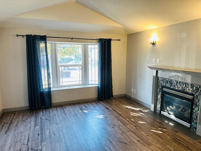 Building Photo - Beautiful Custom One Level Home