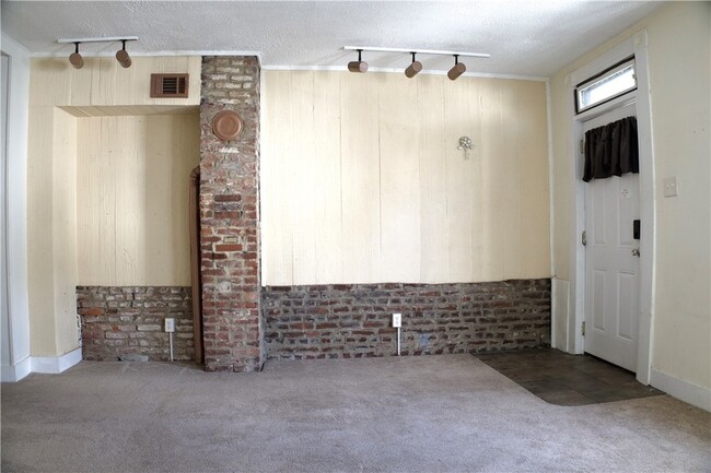 Building Photo - 23 Kosciusko Way