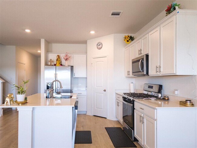 Building Photo - 2333 March Hare Trce