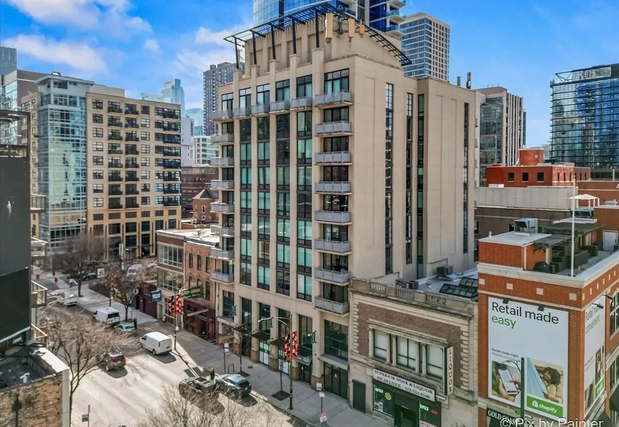 Building Photo - 744 N Clark St