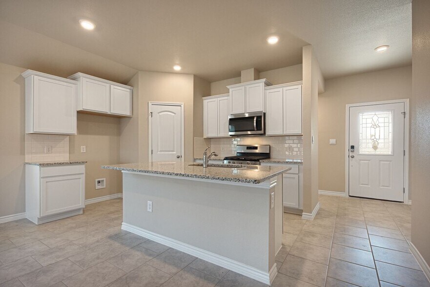 Building Photo - 7906 Lariat Toss Dr