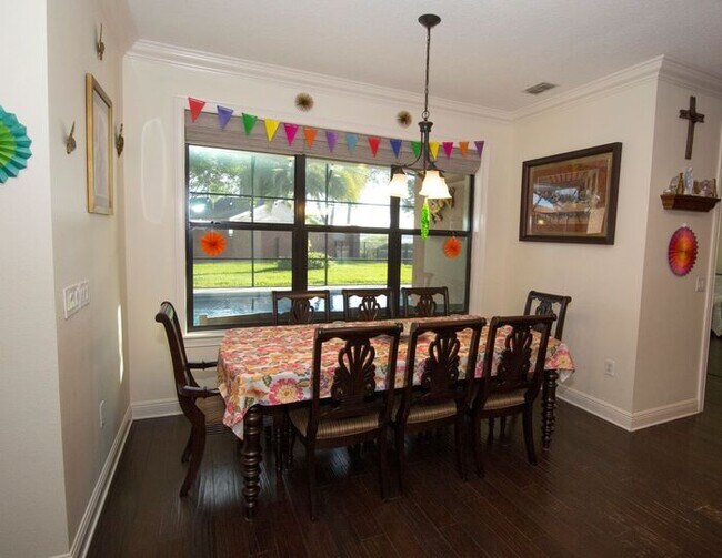 Building Photo - Beautiful 4 Bedroom/4 Bath in Belle Isle w...