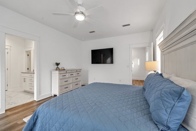 Building Photo - Furnished Beach Rental Paradise