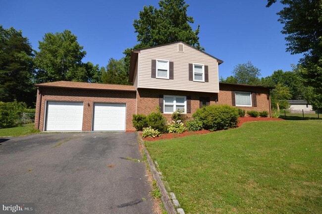 Building Photo - 7017 Lombard Ln
