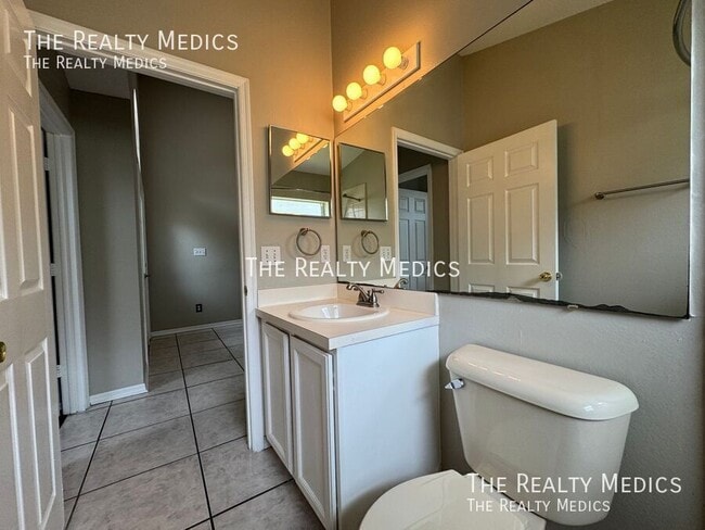Building Photo - 833 Brightview Dr