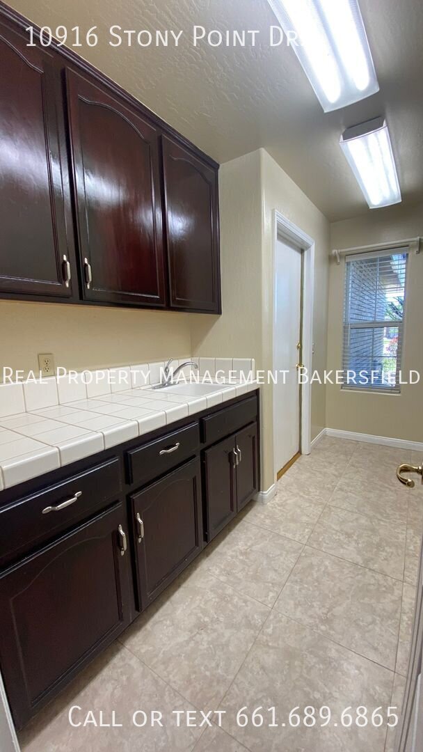 Building Photo - 10916 Stony Point Dr
