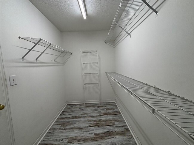 Building Photo - 420 Welbury Ct