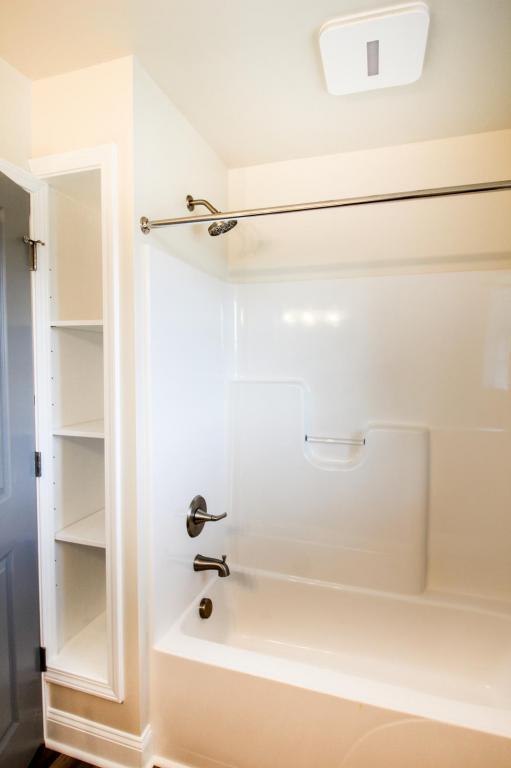 Building Photo - 1020 Primrose St SE