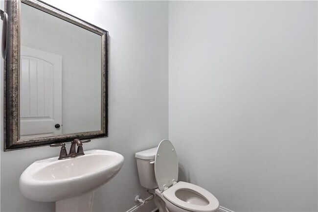 Building Photo - 2080 Redbarn Court