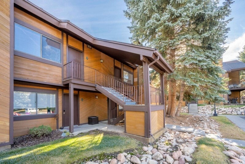 Building Photo - 2025 Canyons Resort Dr