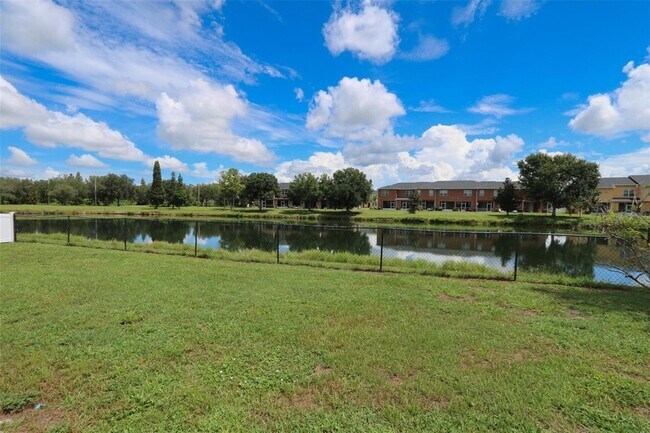 Building Photo - 9018 Pinebreeze Dr