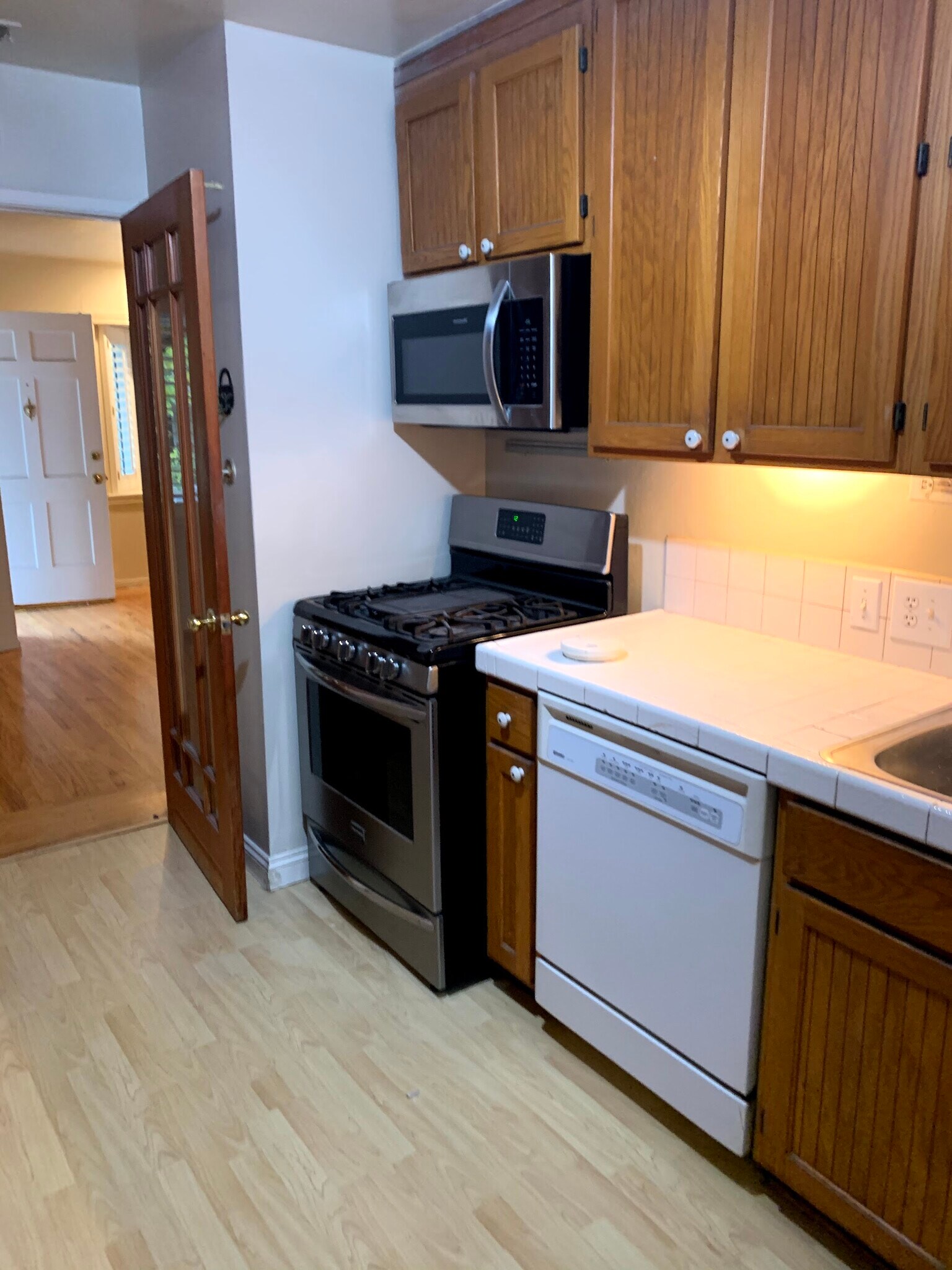 Kitchen applicances - 111 Sequoia Ave