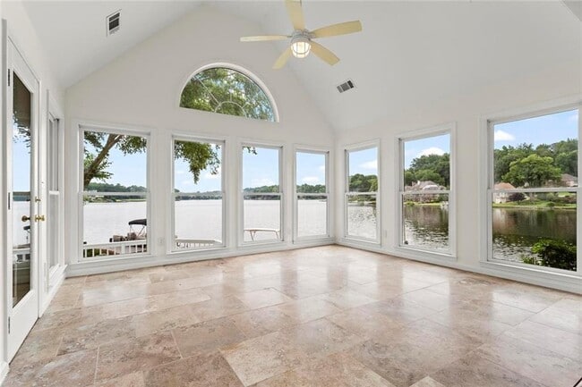 Building Photo - 1695 Spinnaker Dr