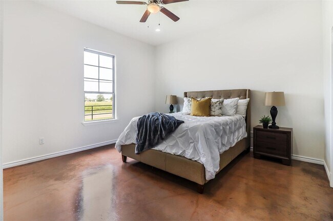 Building Photo - Charming 3-Bedroom Townhome near Lake Tawakoni!