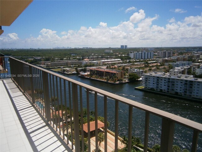 Building Photo - 290 174th St St