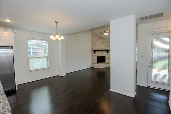 Building Photo - 18122 Glenlyon Dr