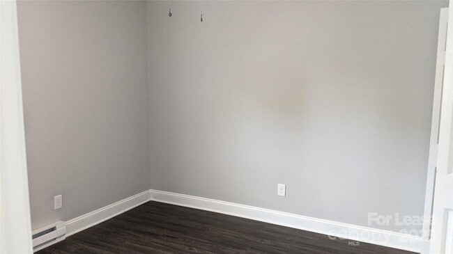 Building Photo - 250 W McNeely Ave